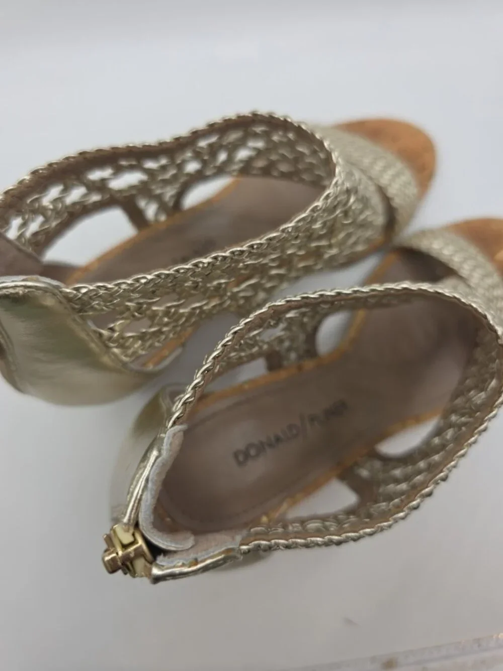 Donald J Pliner Jolie Gold Leather Wedge Sandals SS1389 SZ 6M EUC MSRP $198.00